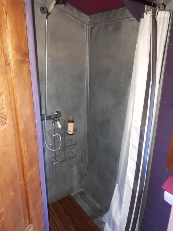 La Roulotte De Glorit Holiday home Bourg-sur-Gironde