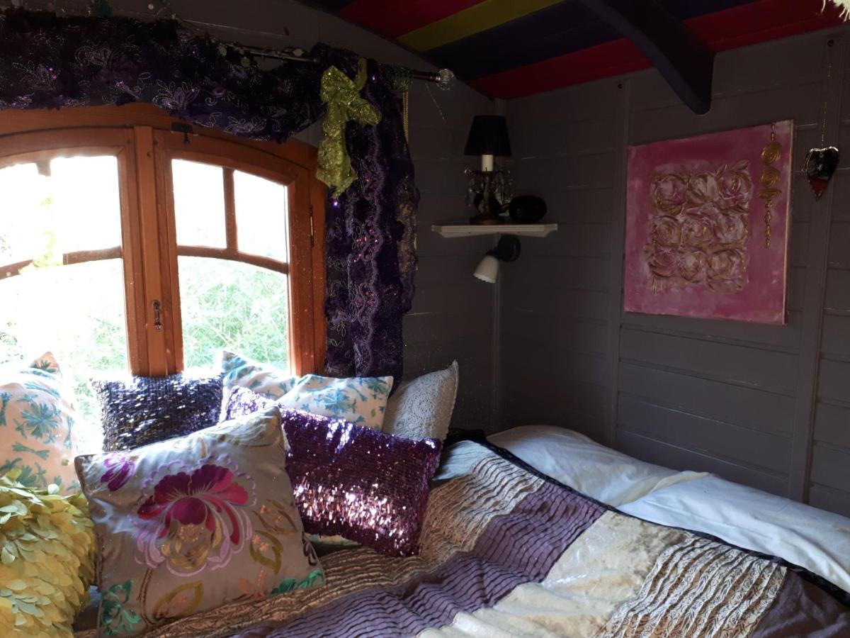 Holiday home La Roulotte De Glorit *