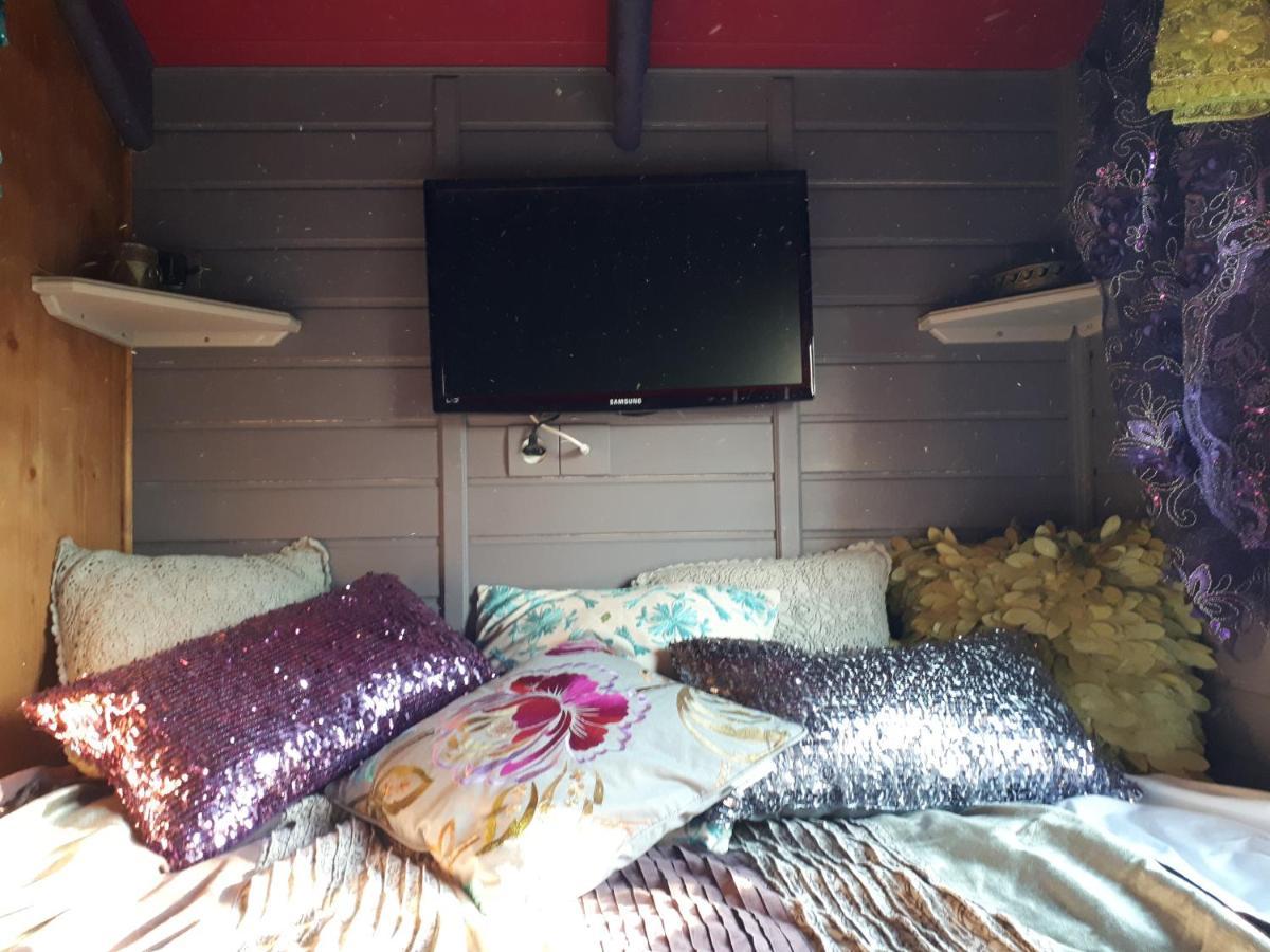 Holiday home La Roulotte De Glorit *